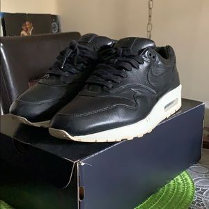 All back leather Air max 1